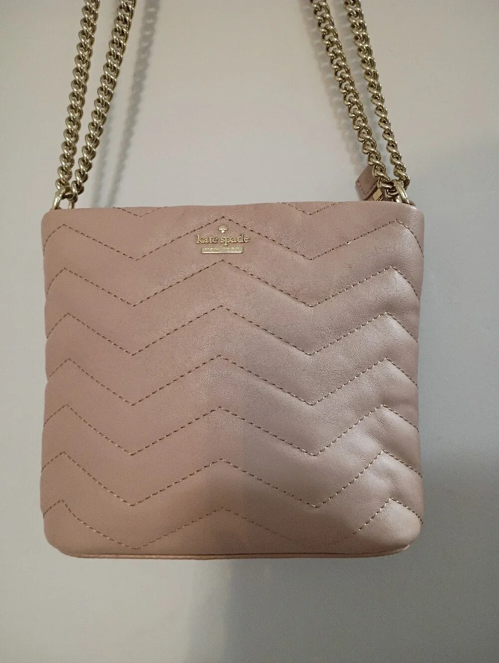 Kate Spade, EUC, Women's, Quilted Chevron Leather Crossbody, Color Pink, Zipper